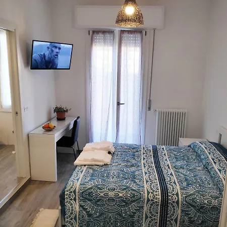 Casadei Stazione Pensión Bolonia